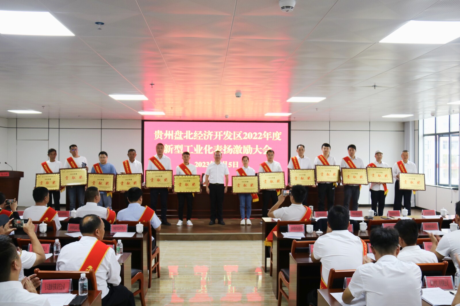 亚洲国产精品自产在线播放