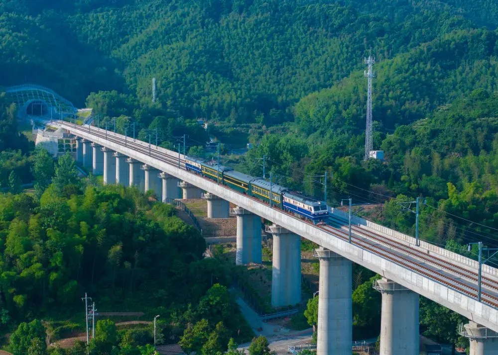 亚洲国产精品自产在线播放