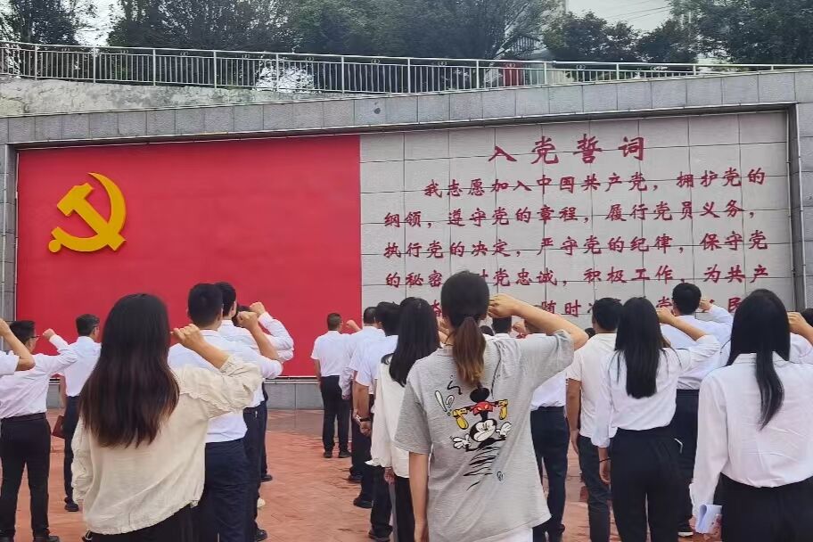 亚洲国产精品自产在线播放